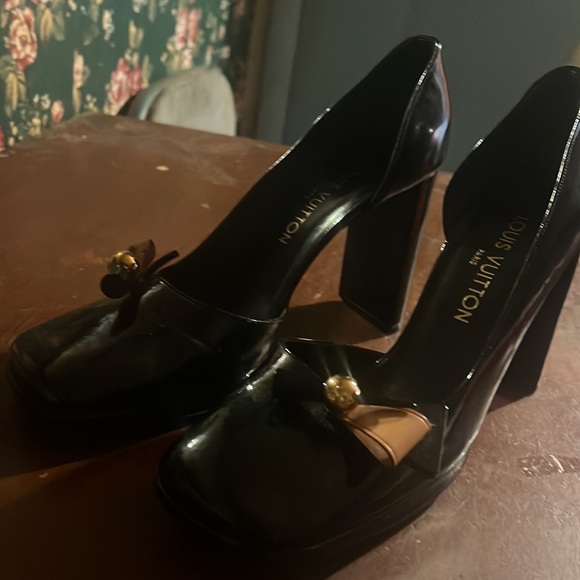 Black EU size 40 Louis Vuitton heels